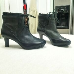 Tsubo Khepri Booties Stacked Heel Almond Toe Lace Black Leather Sz. 6